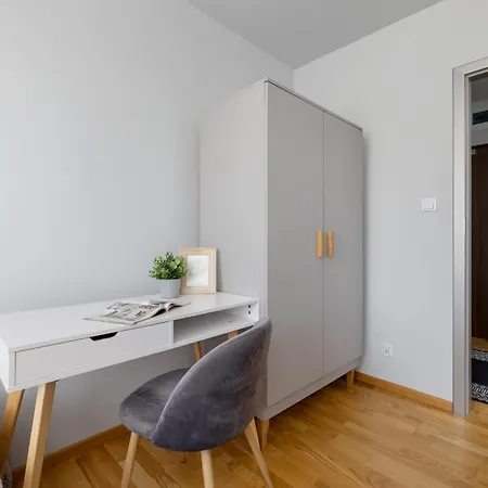 Apartament Przy Parku Slaskim W Katowicach Z Biurkiem 2 Miejsca Postojowe By Renters Apartament *
