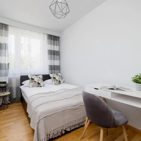 Apartament Przy Parku Slaskim W Katowicach Z Biurkiem 2 Miejsca Postojowe By Renters Apartament Katowice