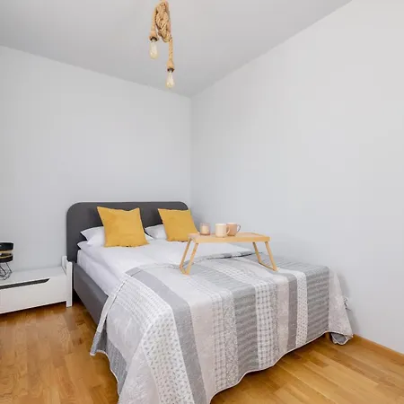 Apartament Przy Parku Slaskim W Katowicach Z Biurkiem 2 Miejsca Postojowe By Renters *