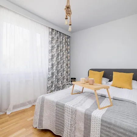 Apartament Przy Parku Slaskim W Katowicach Z Biurkiem 2 Miejsca Postojowe By Renters Appartement *